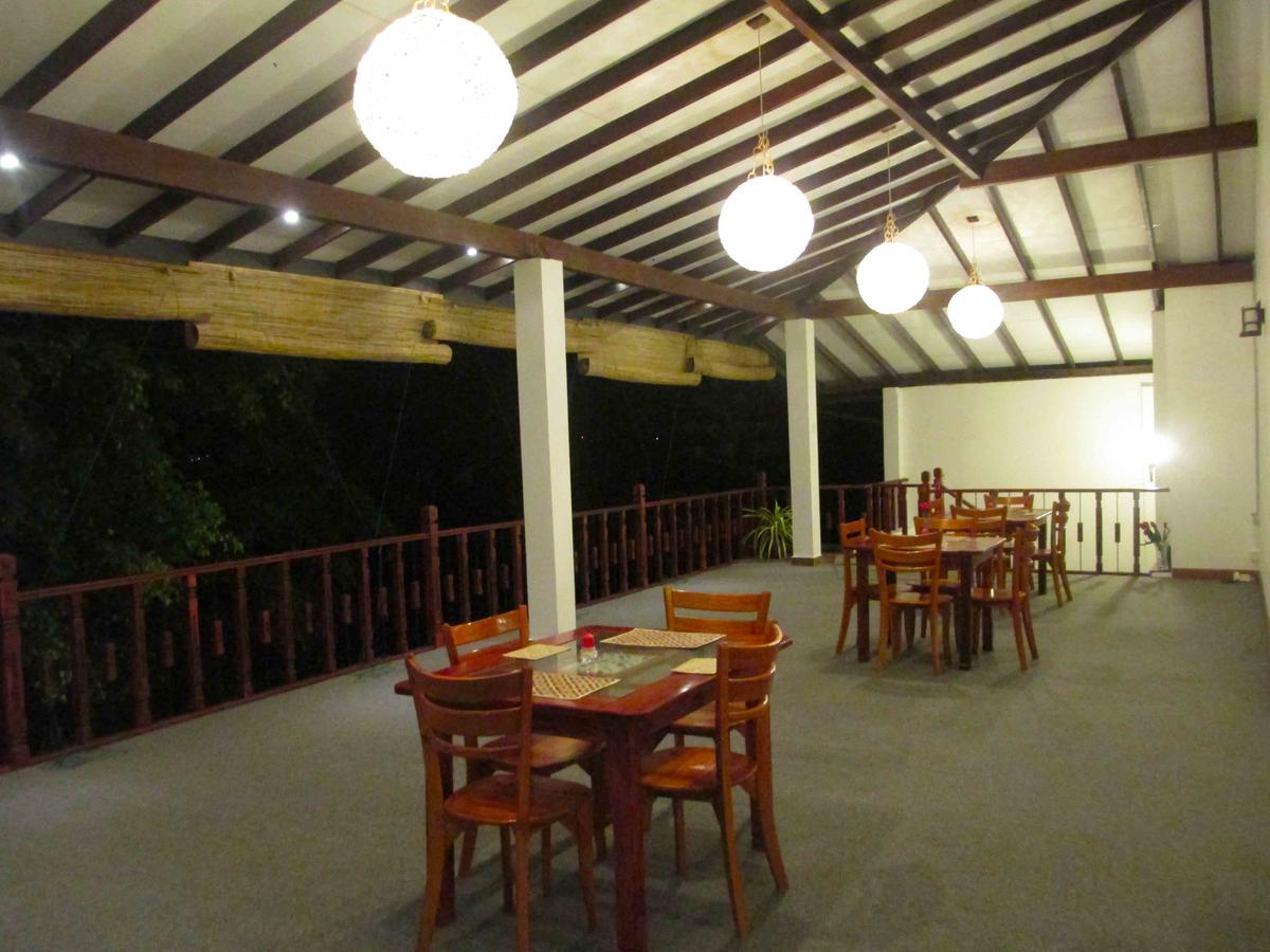 Nico Lagoon Hotel Negombo Exteriör bild