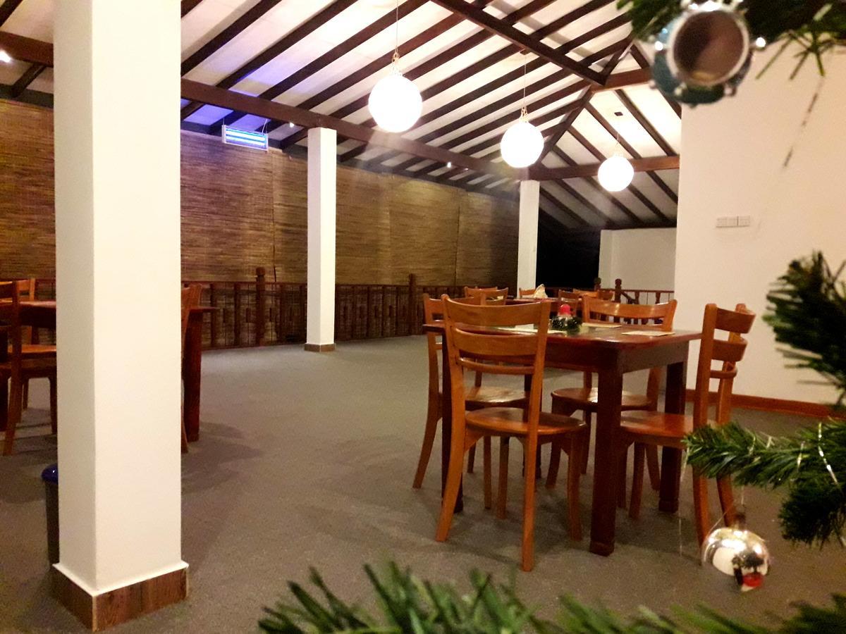 Nico Lagoon Hotel Negombo Exteriör bild