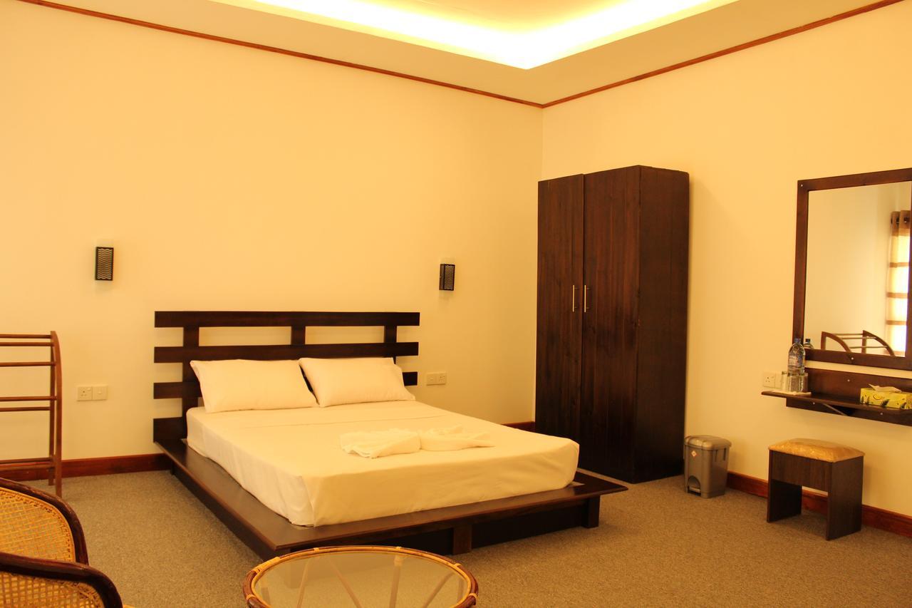 Nico Lagoon Hotel Negombo Exteriör bild