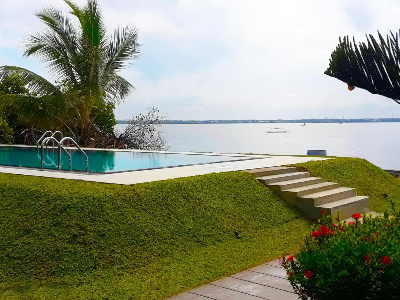 Nico Lagoon Hotel Negombo Exteriör bild