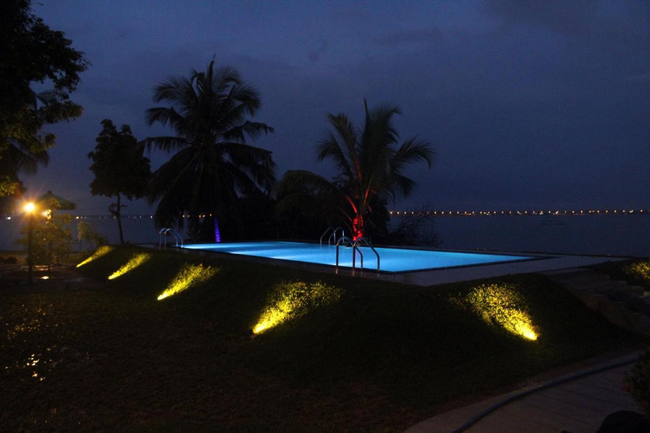 Nico Lagoon Hotel Negombo Exteriör bild