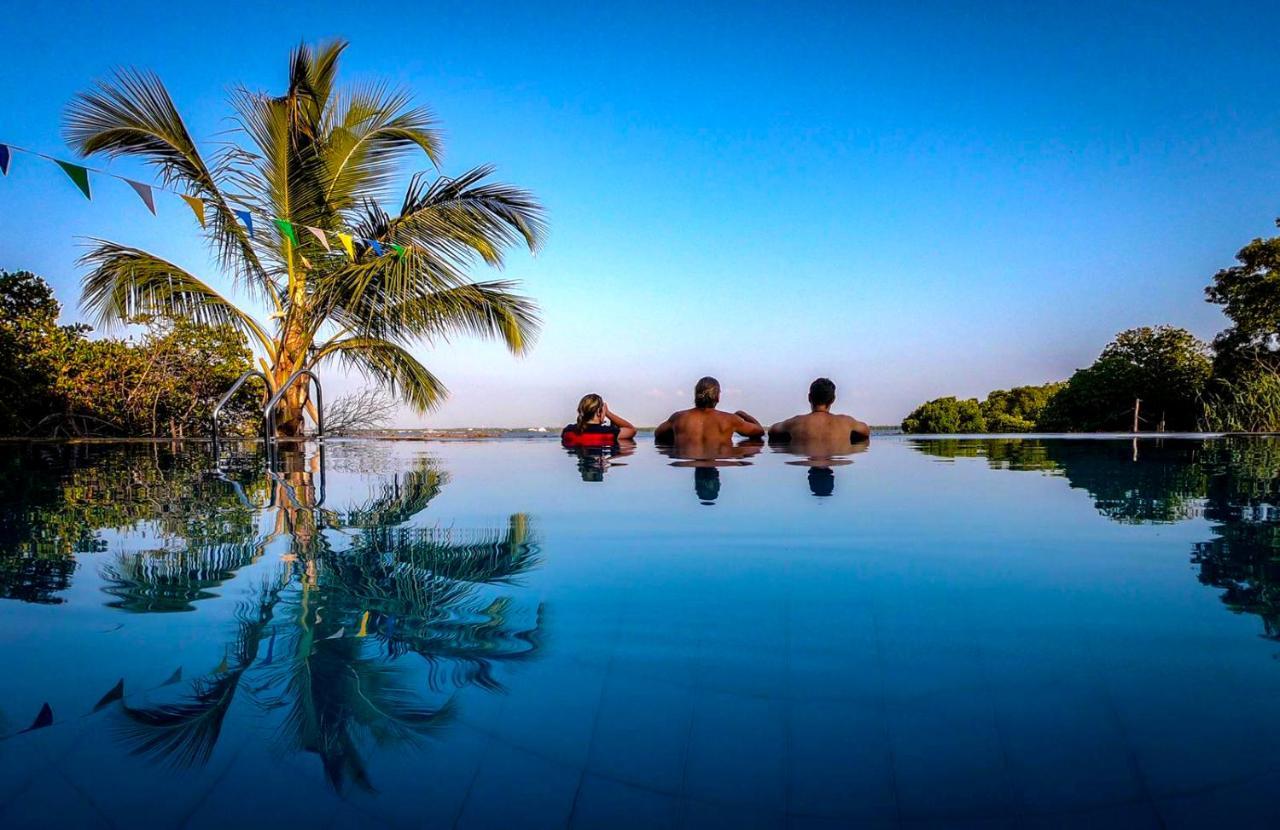 Nico Lagoon Hotel Negombo Exteriör bild