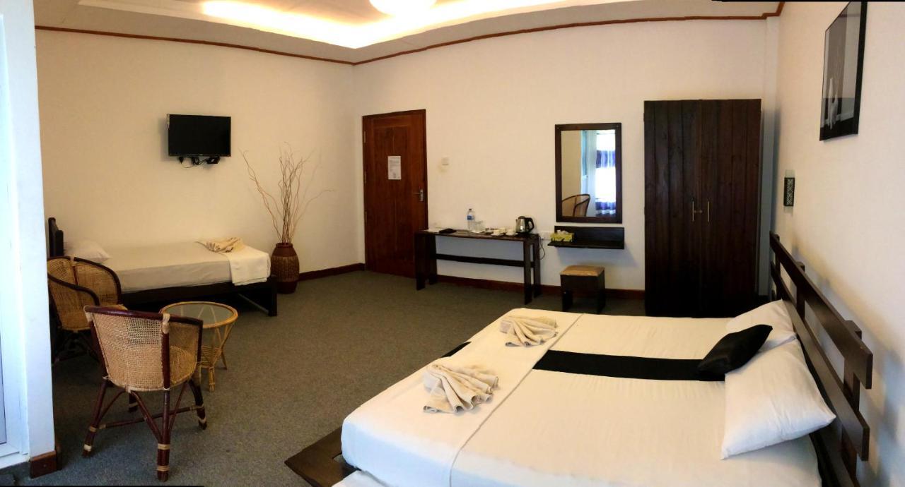 Nico Lagoon Hotel Negombo Exteriör bild